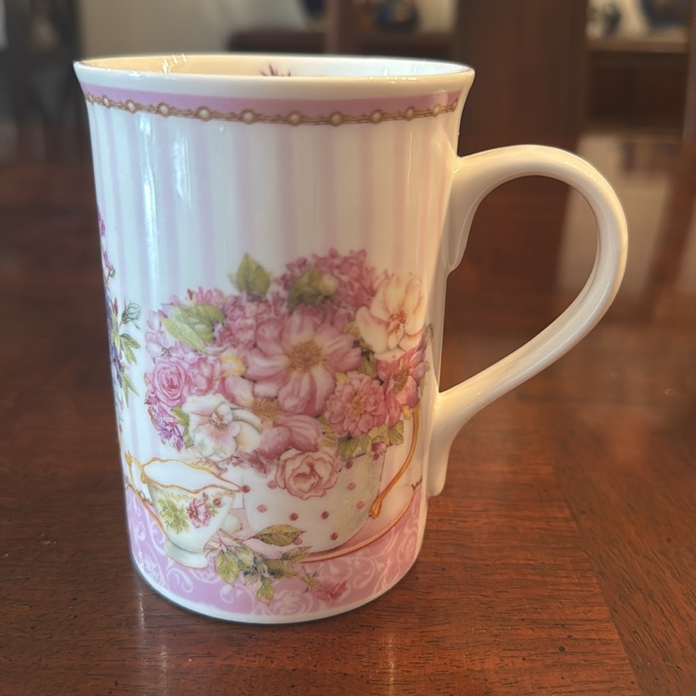 BriVogue Summer River Roses Floral Teacup Design Shabby Chic Pink Mug